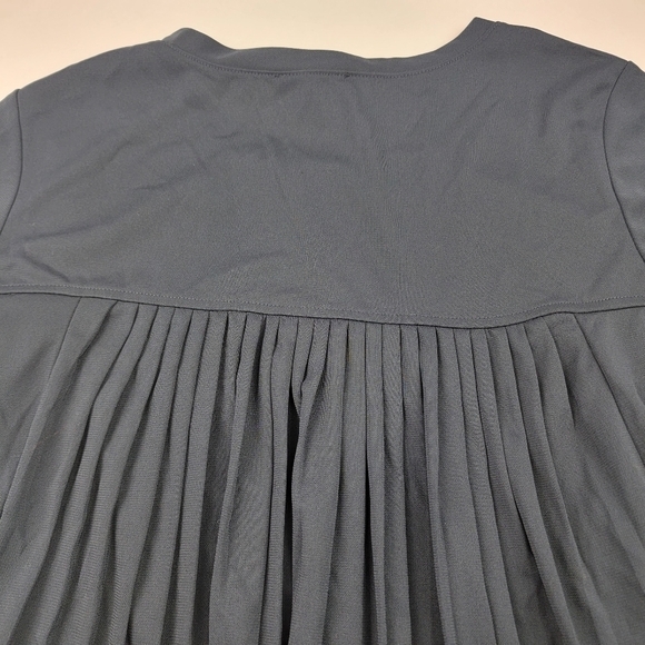 NWT Jones New York flowy pleated back navy short sleeve blouse - Picture 4 of 5
